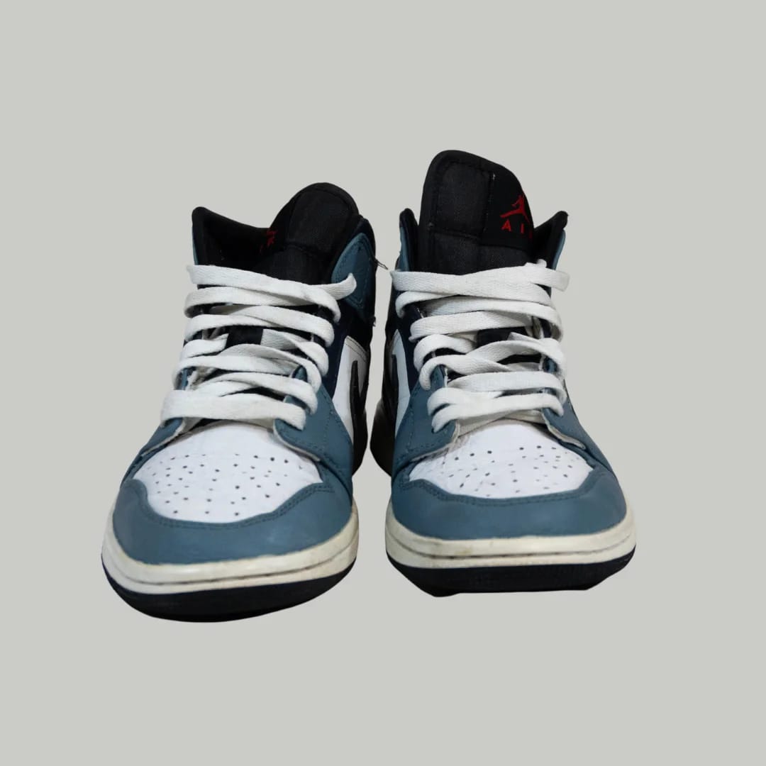 Air Jordan 1 Celeste con Blanco