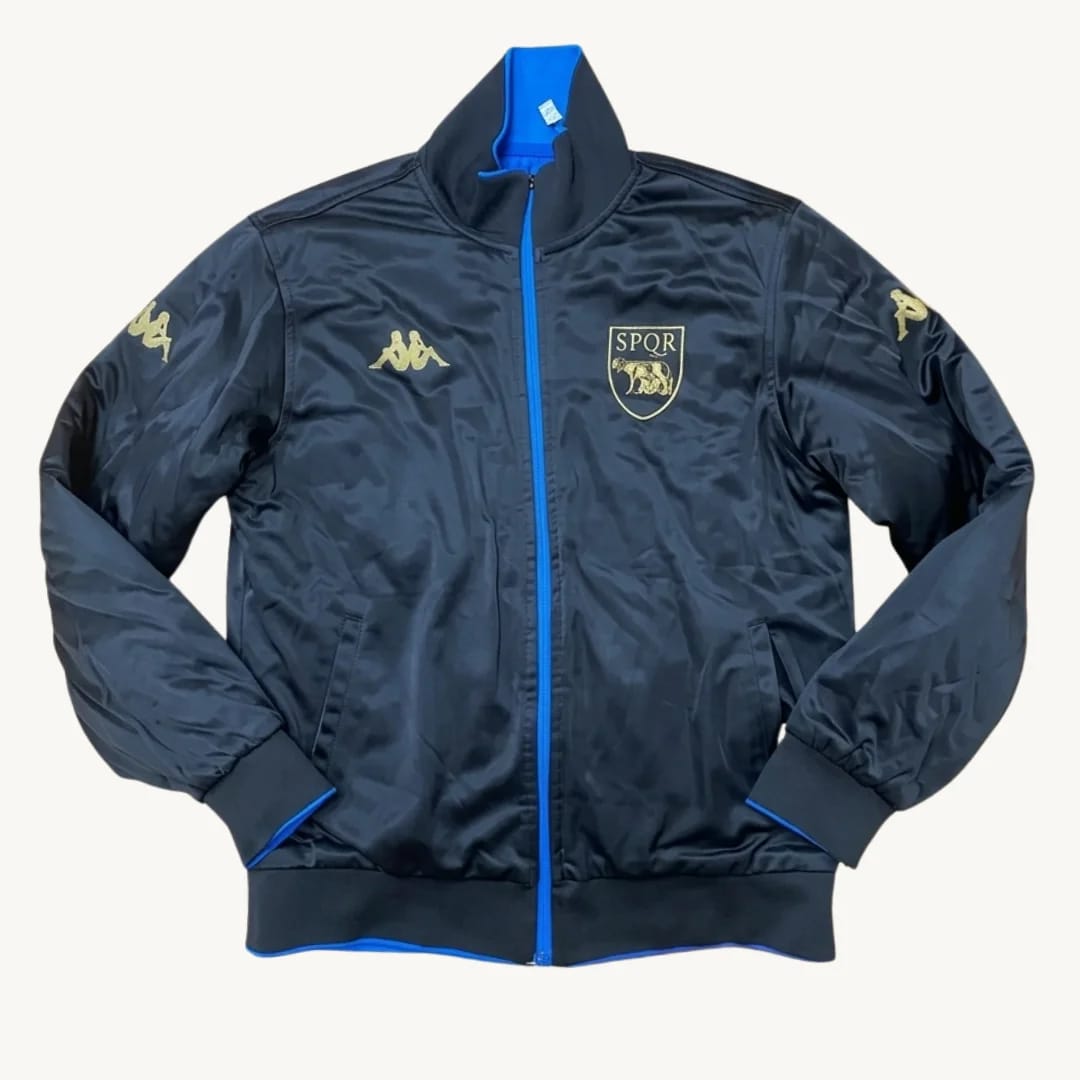 Chaqueta Track Kappa x AS Roma "SPQR" – Edición Vintage Gold & Navy