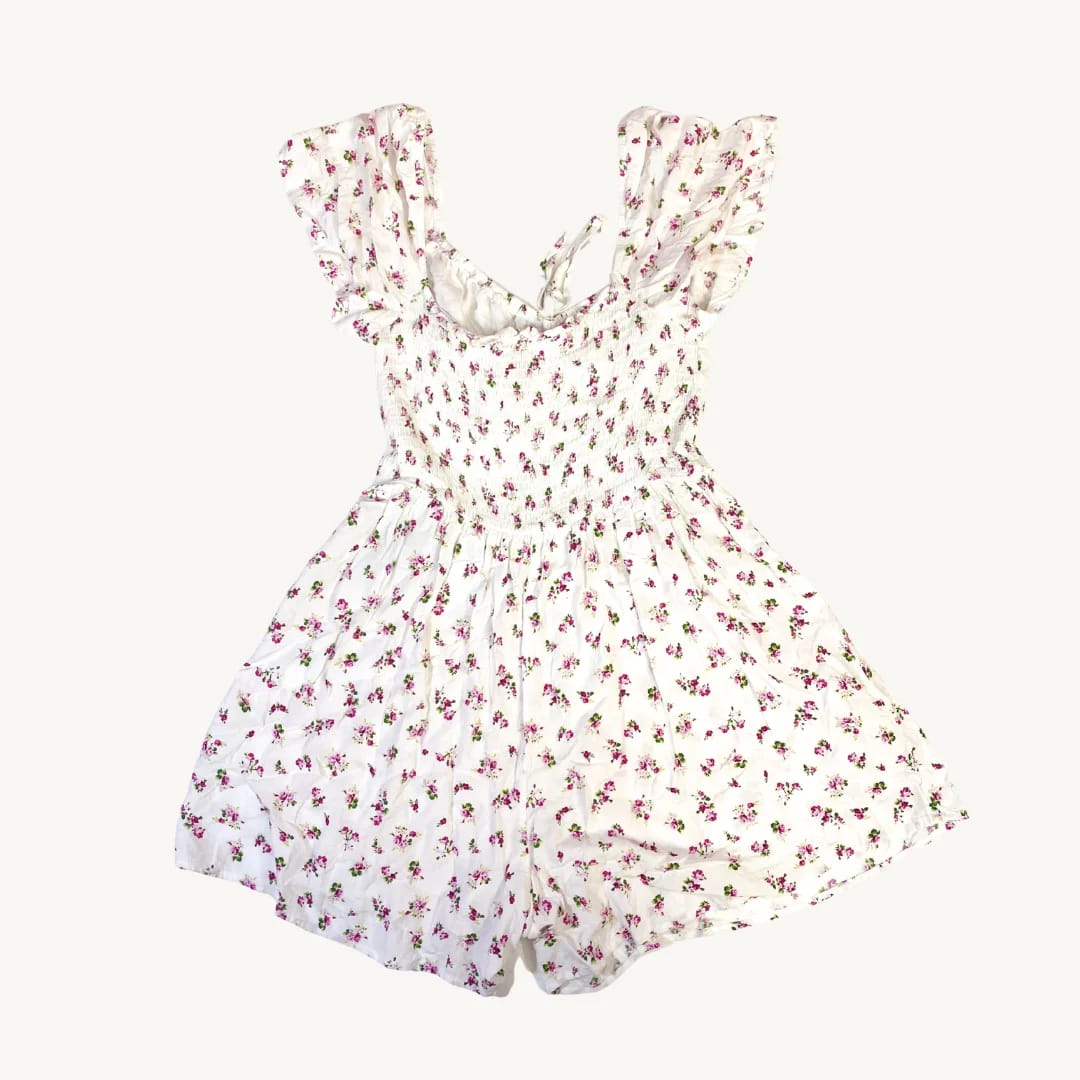 Jumpsuit Corto Floral con Cuerpo Elástico y Hombros Descubiertos