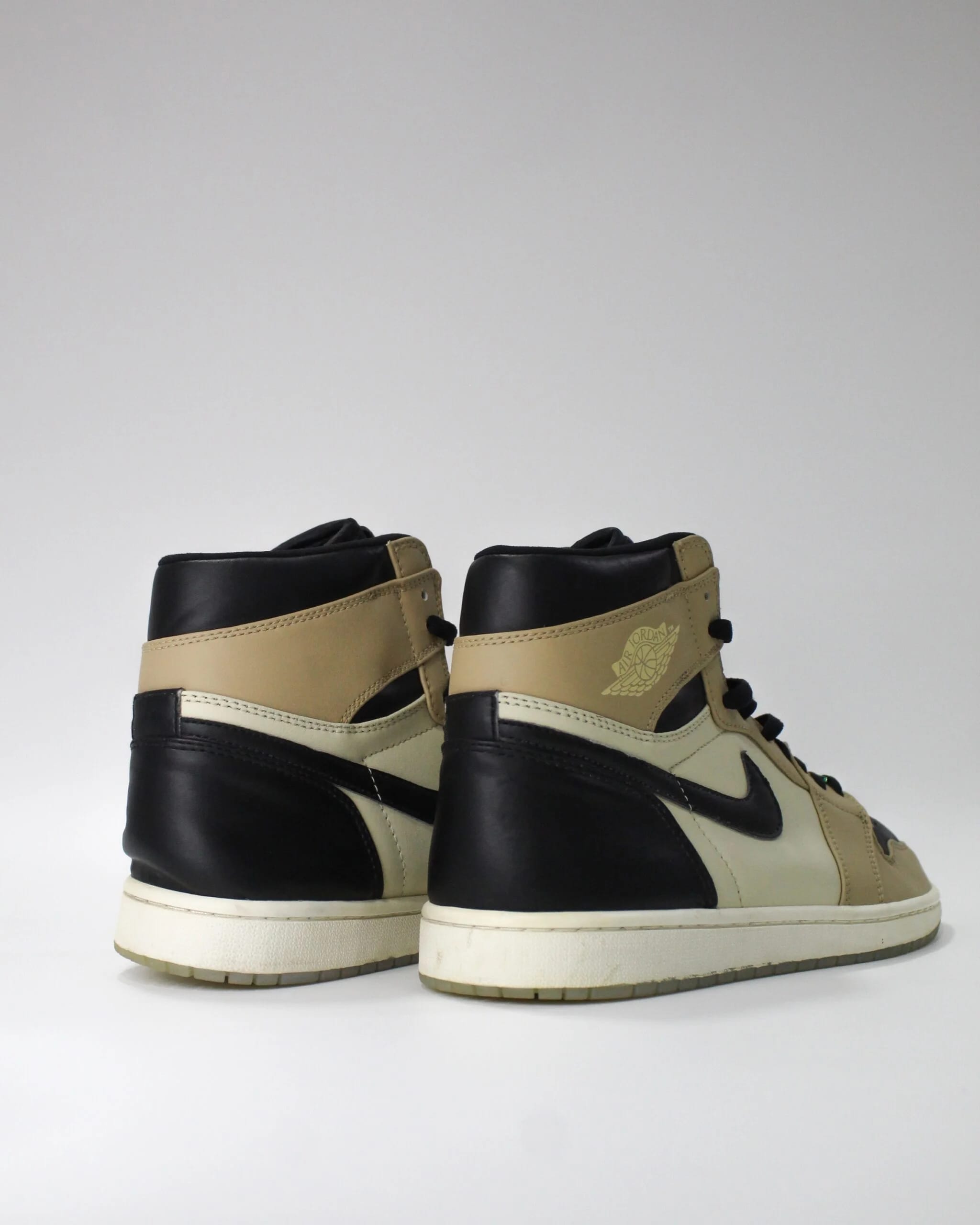 Nike Jordan1 Retro High Beige/Black