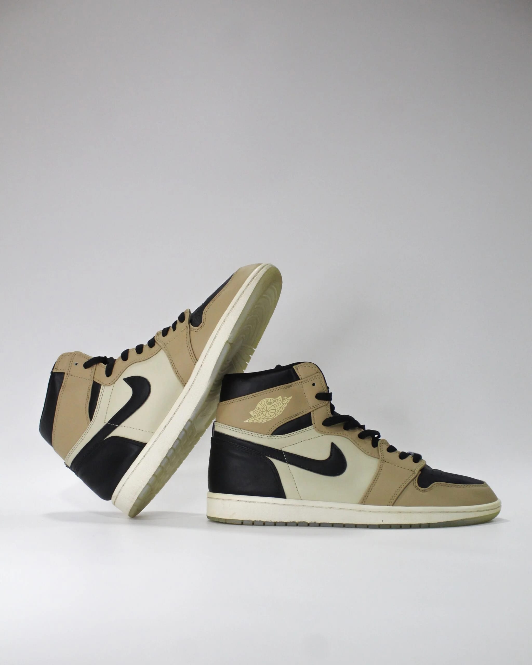 Nike Jordan1 Retro High Beige/Black