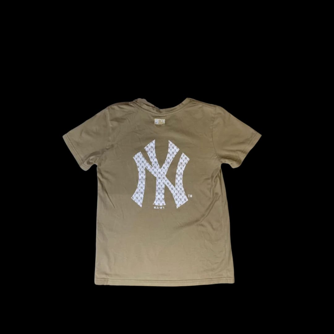 Polera MLB color cafe logo blanco