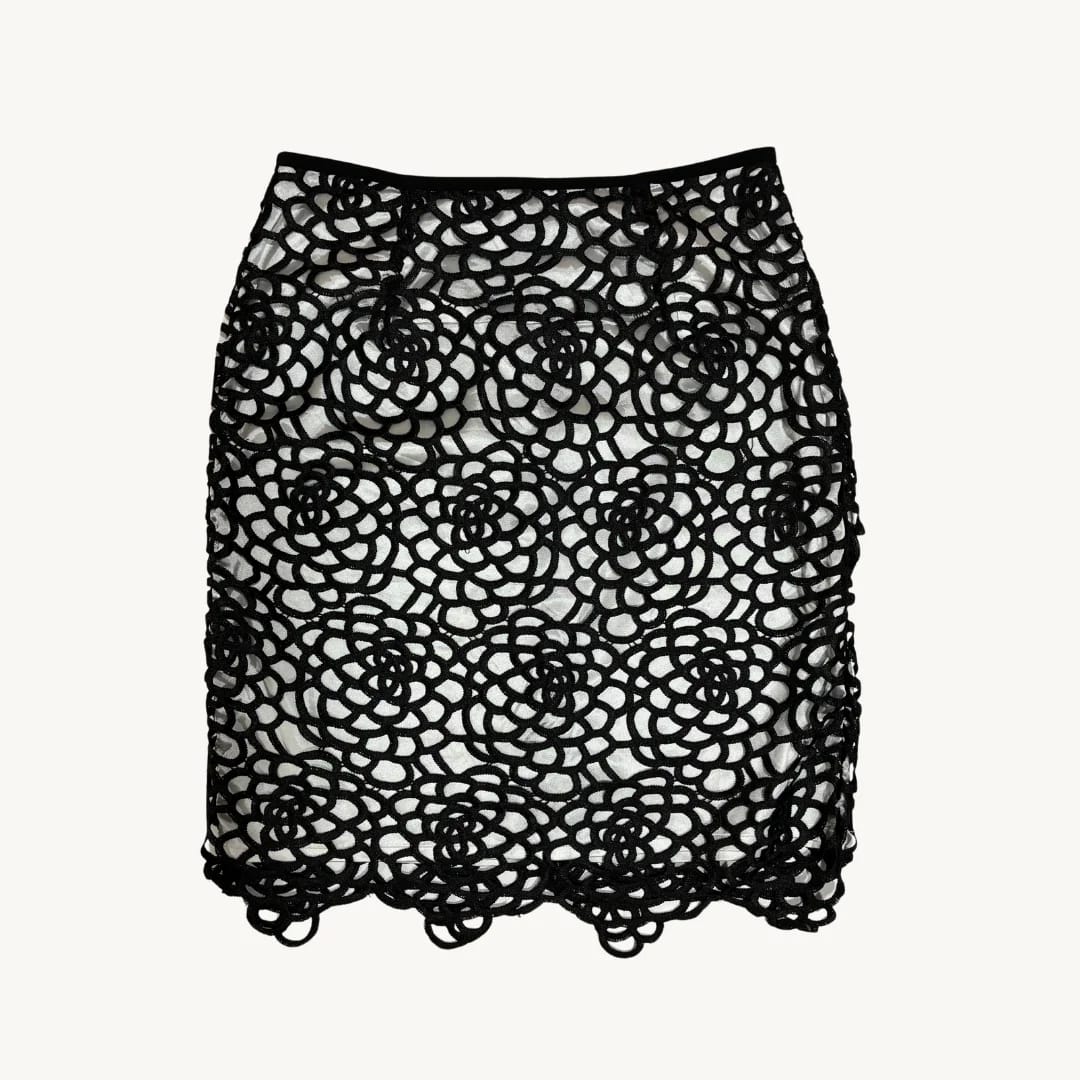 Falda Ashley Brooke - Calado Floral en Contraste