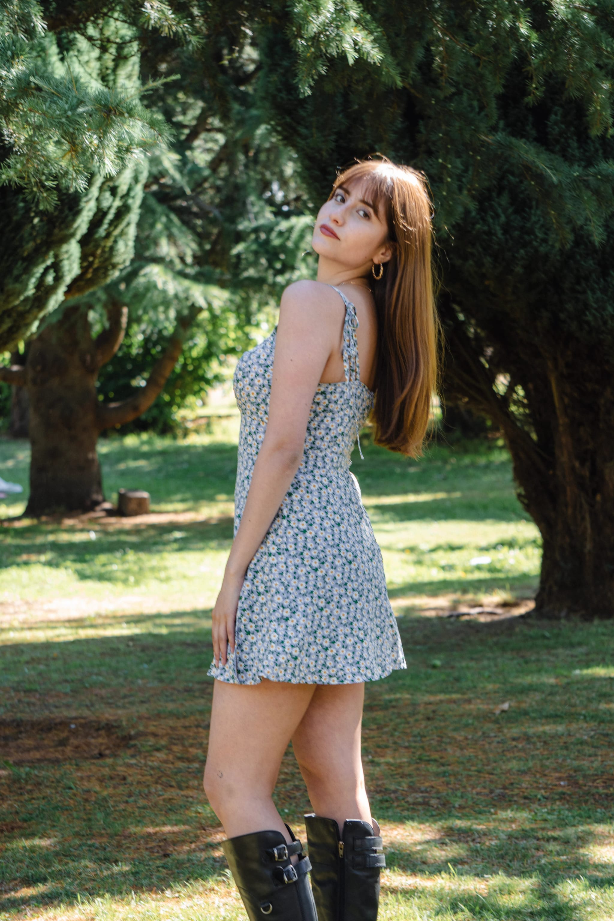 Vestido Corto de Tirantes con Estampado de Margaritas