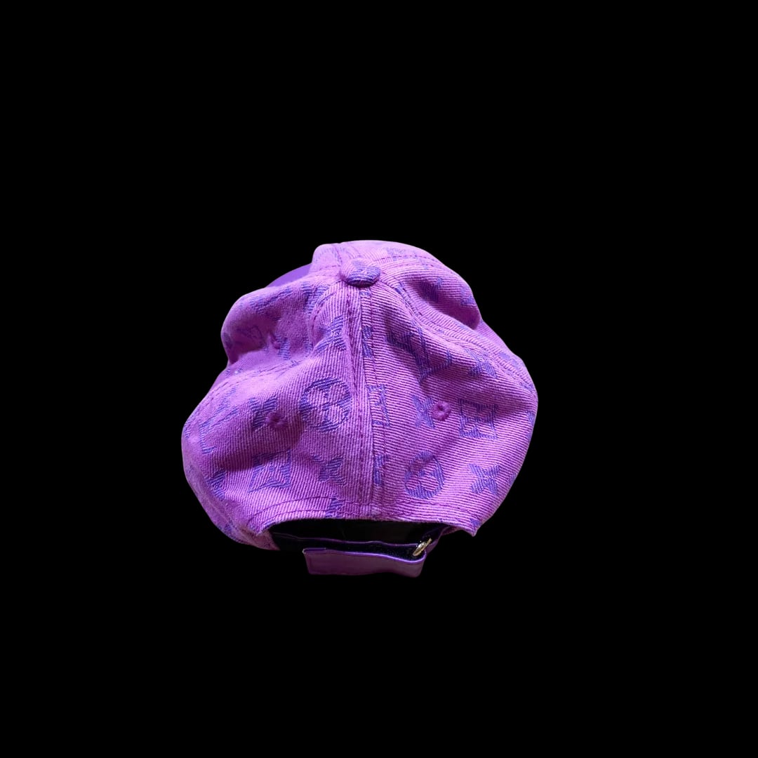 Gorra Louis Vuitton Monograma Púrpura Visera Piel Sintética — foto 3