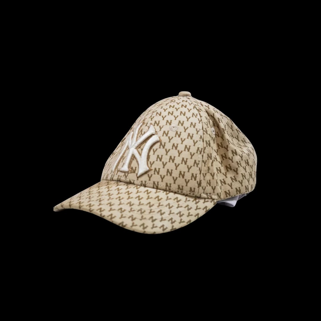 Gorra NY Yankees Monograma Beige con Logo Blanco