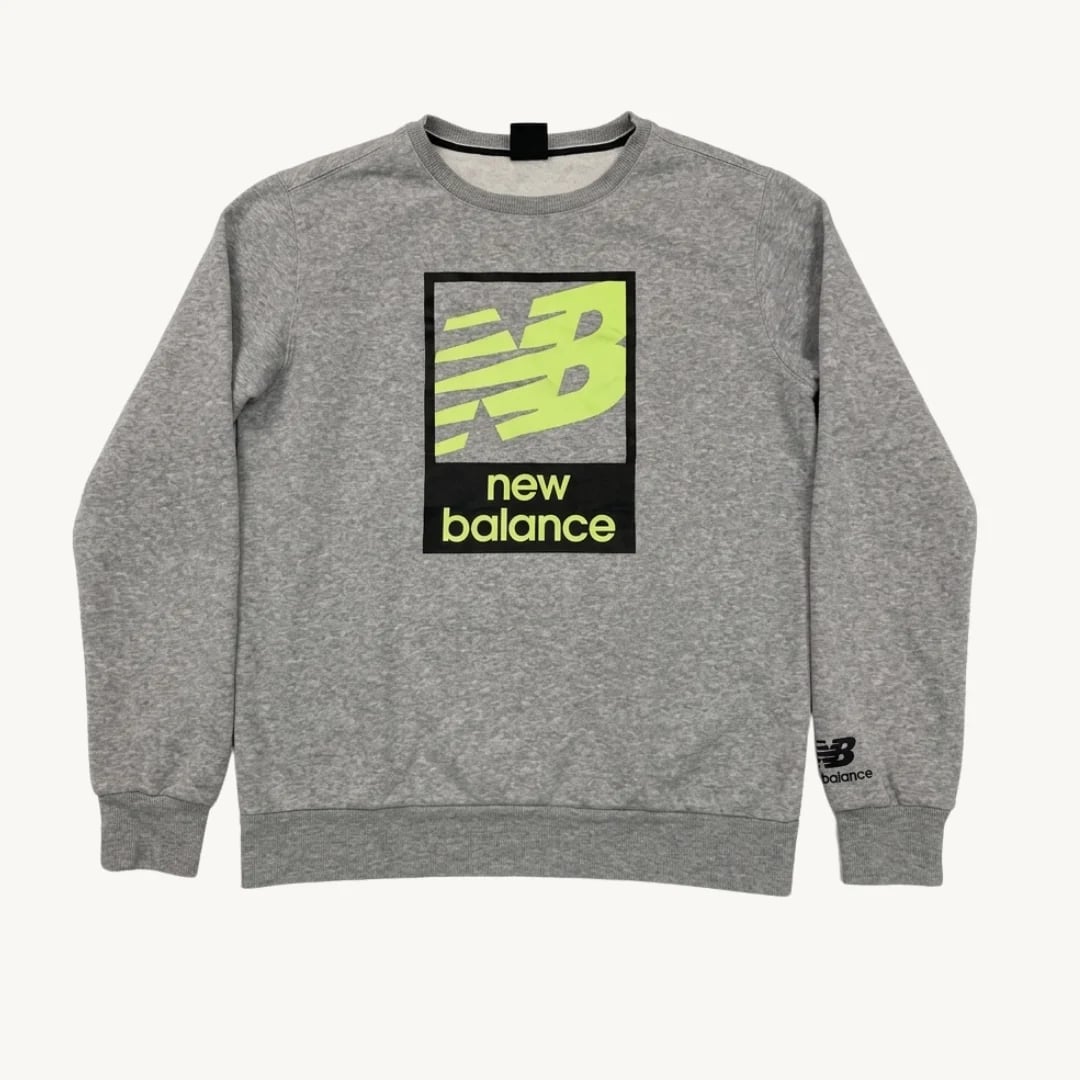 Poleron New Balance Crewneck Graphic - Gris Jaspeado