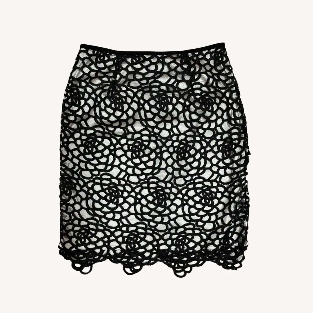 Falda Ashley Brooke - Calado Floral en Contraste