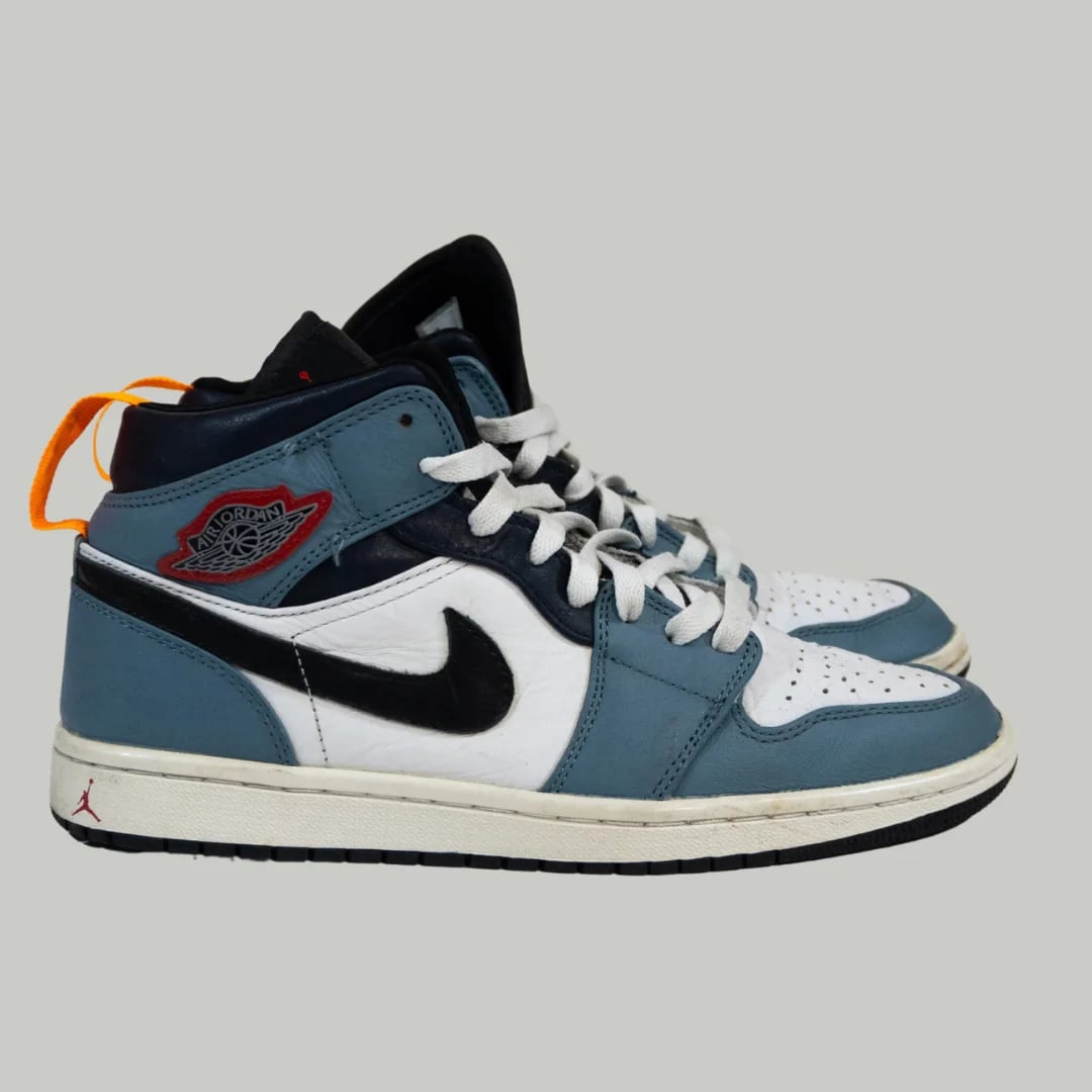 Air Jordan 1 Celeste con Blanco