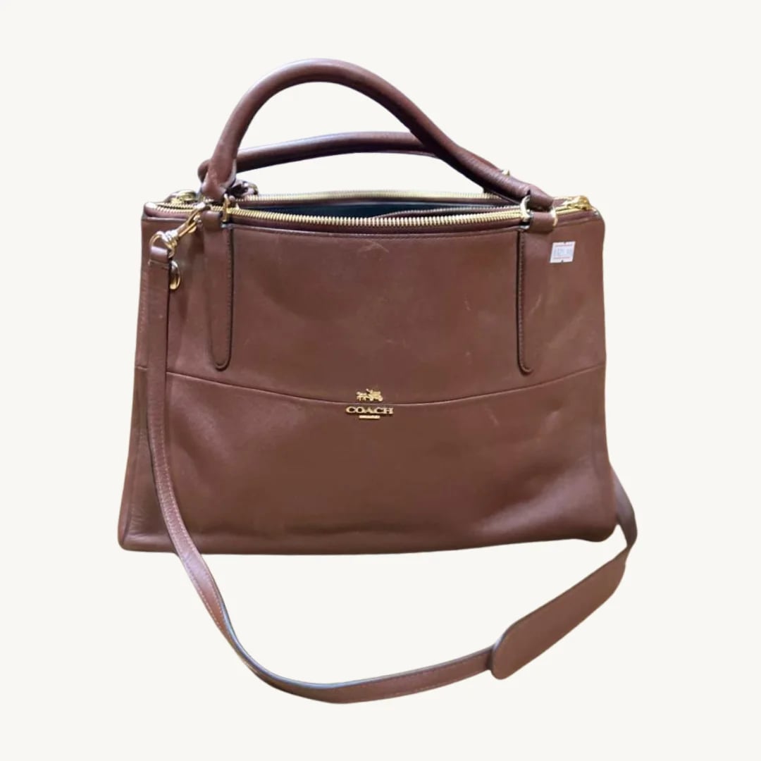 Bolso Coach Satchel de Piel Graneada en Color Marrón con Triple Compartimento