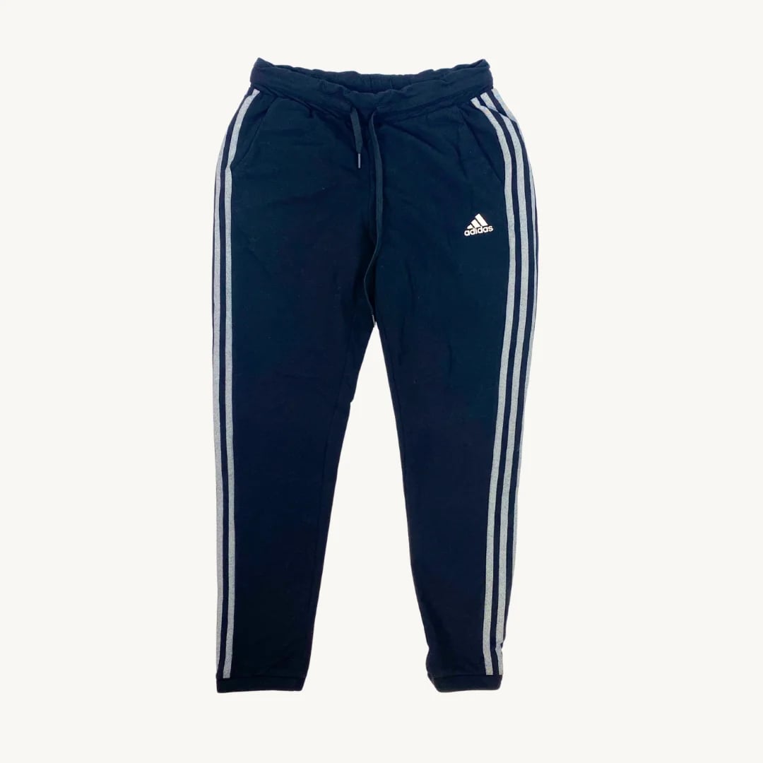 Buzo Adidas negro con diseño gris