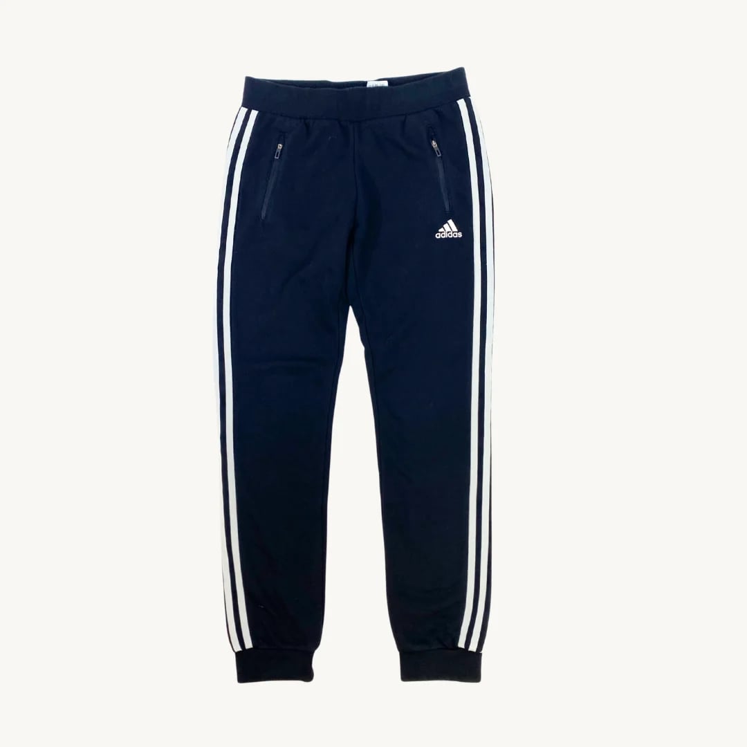 Buzo adidas negro con lineas blancas