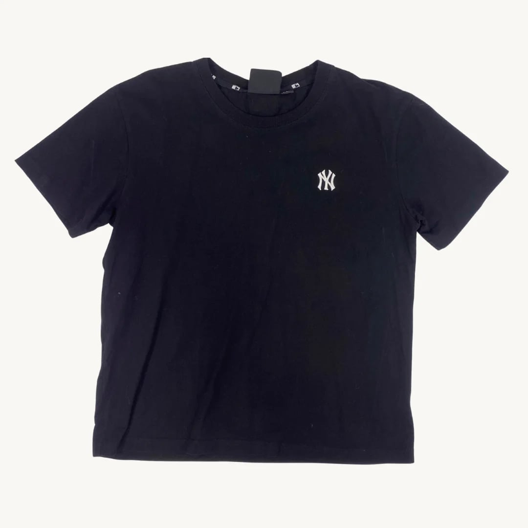Polera MLB New York Yankees Logo Pequeño Negro