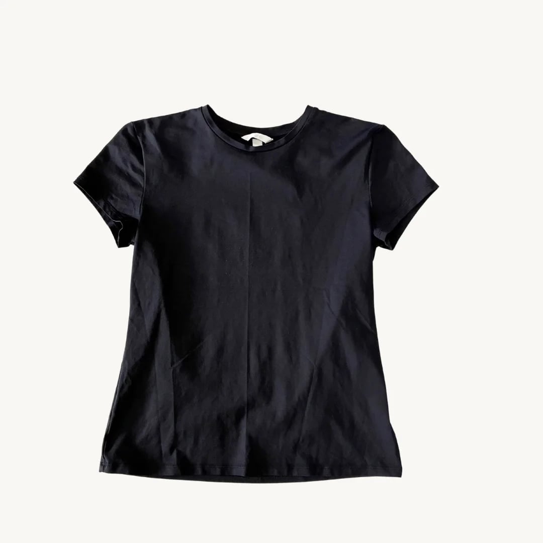 Polera Negra H&M - Cuello Redondo Clásico