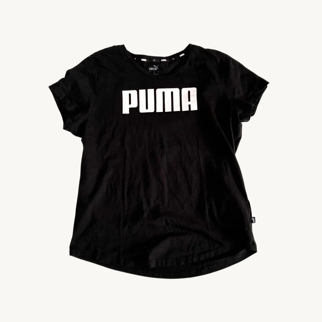 Polera Puma Essentials - Negro con Logo Blanco