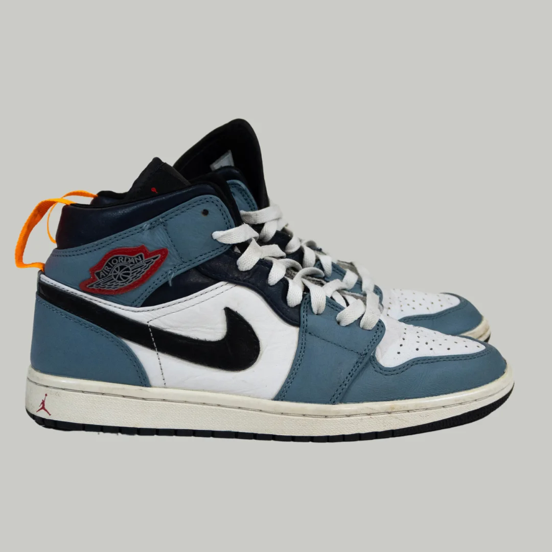 Air Jordan 1 Celeste con Blanco