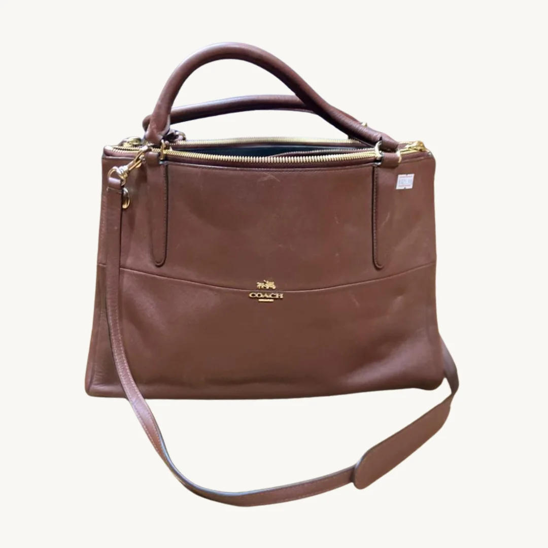 Bolso Coach Satchel de Piel Graneada en Color Marrón con Triple Compartimento