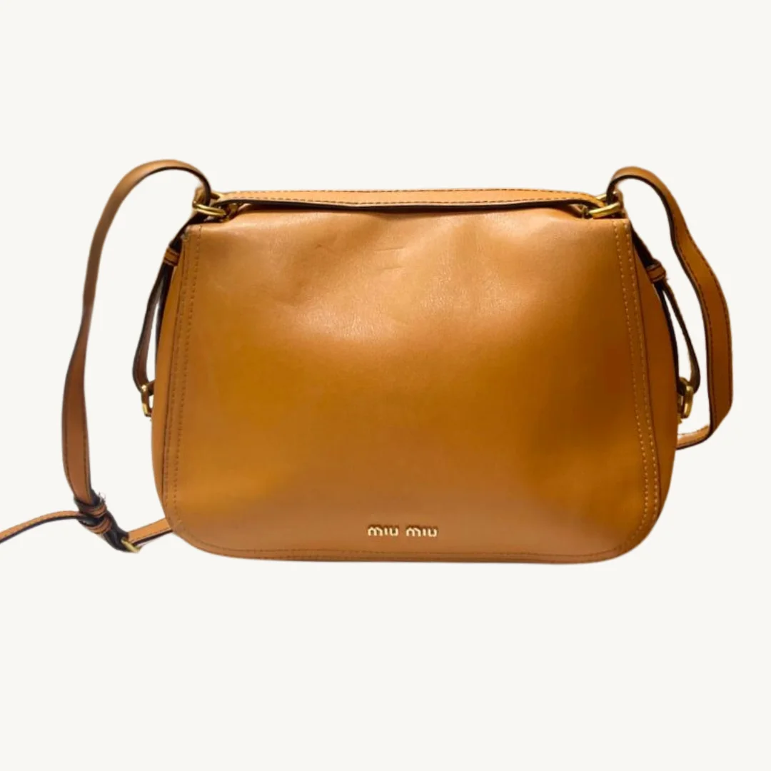 Bolso Crossbody Miu Miu Vitello Soft en Cuero Color Caramelo