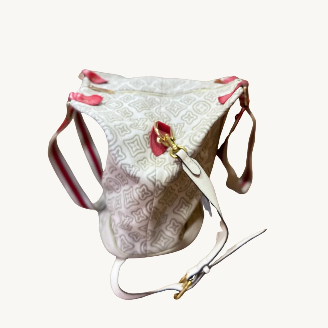 Bolso de Mano Louis Vuitton Monogram Denim Lona Revestida Blanca y Beige con Detalles Rojos
