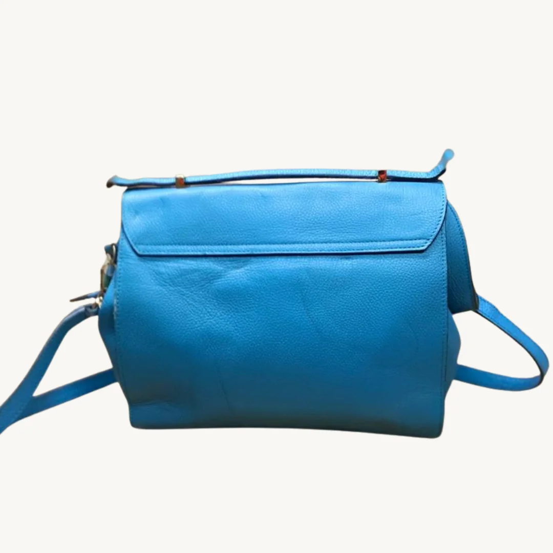Bolso Fendi Anna Selleria en Piel Romana Azul con Cierre de Estribo