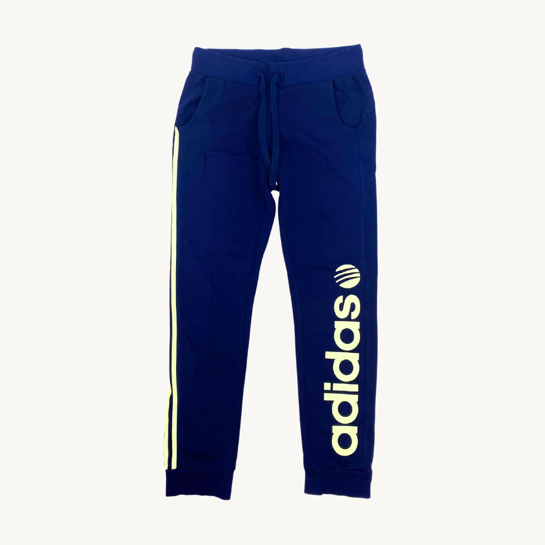 Buzo Adidas azul marino con diseño