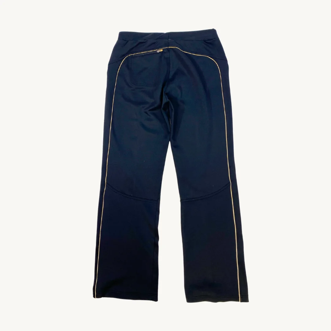 Buzo Nike negro con dorado