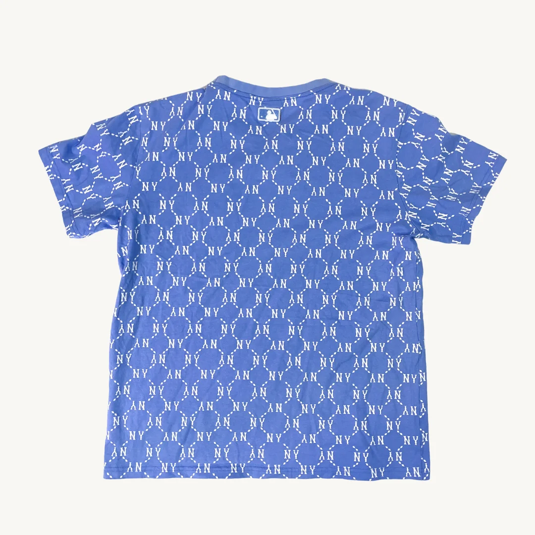 Polera MLB New York Yankees Monograma Azul con Logo Central