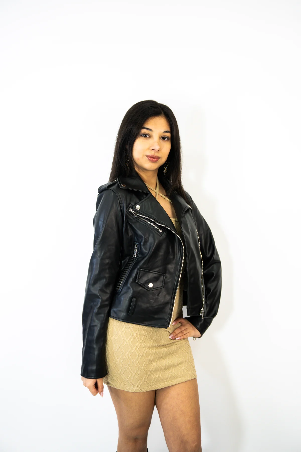 Chaqueta Biker Zara Negra de Efecto Cuero con Cinturón Ajustable — foto 2