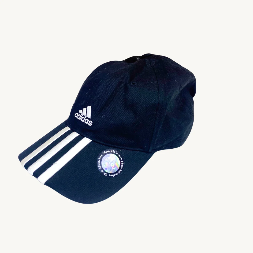 Gorra Adidas Essential Diseño 3-Franjas Visera Negra
