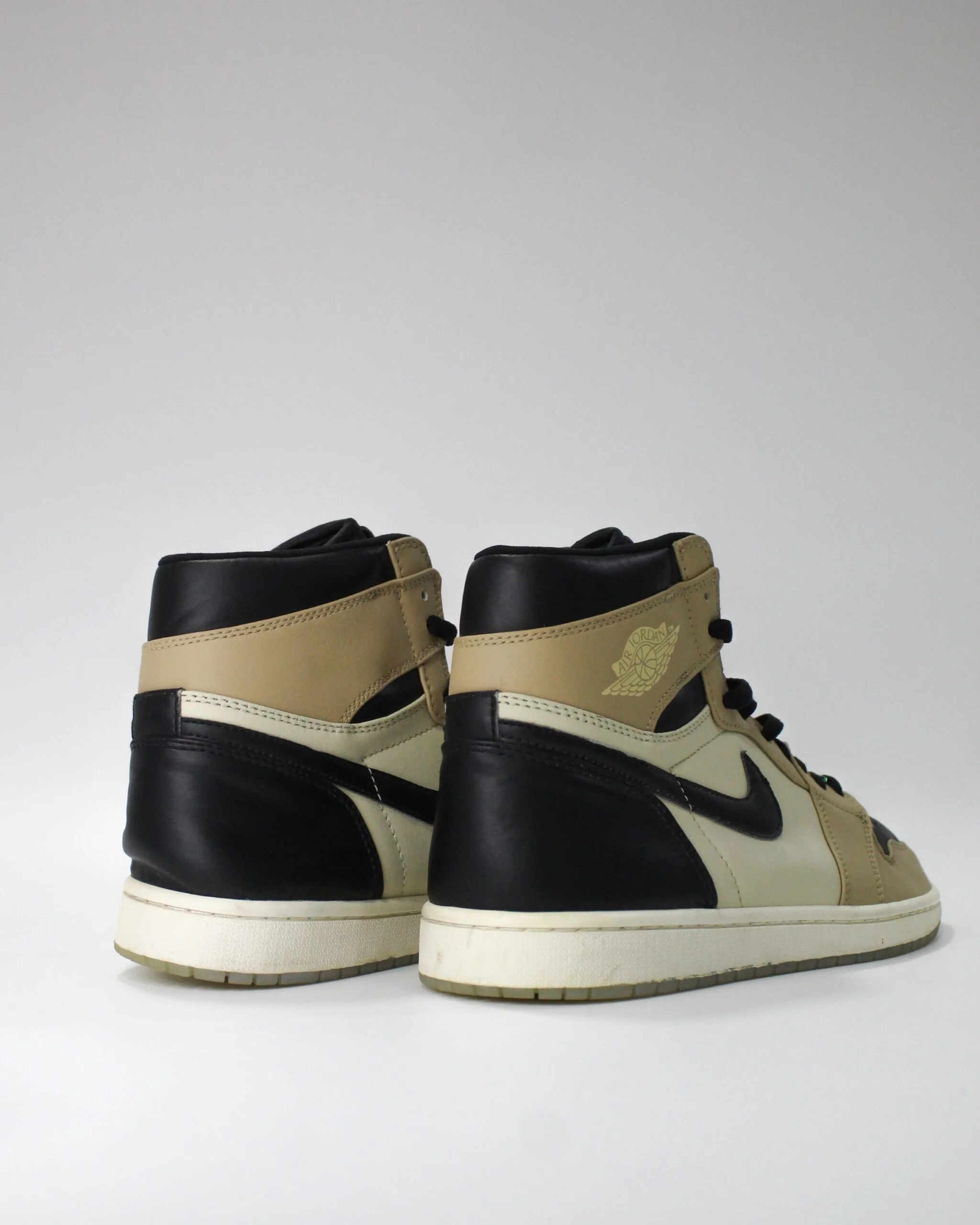Nike Jordan1 Retro High Beige/Black