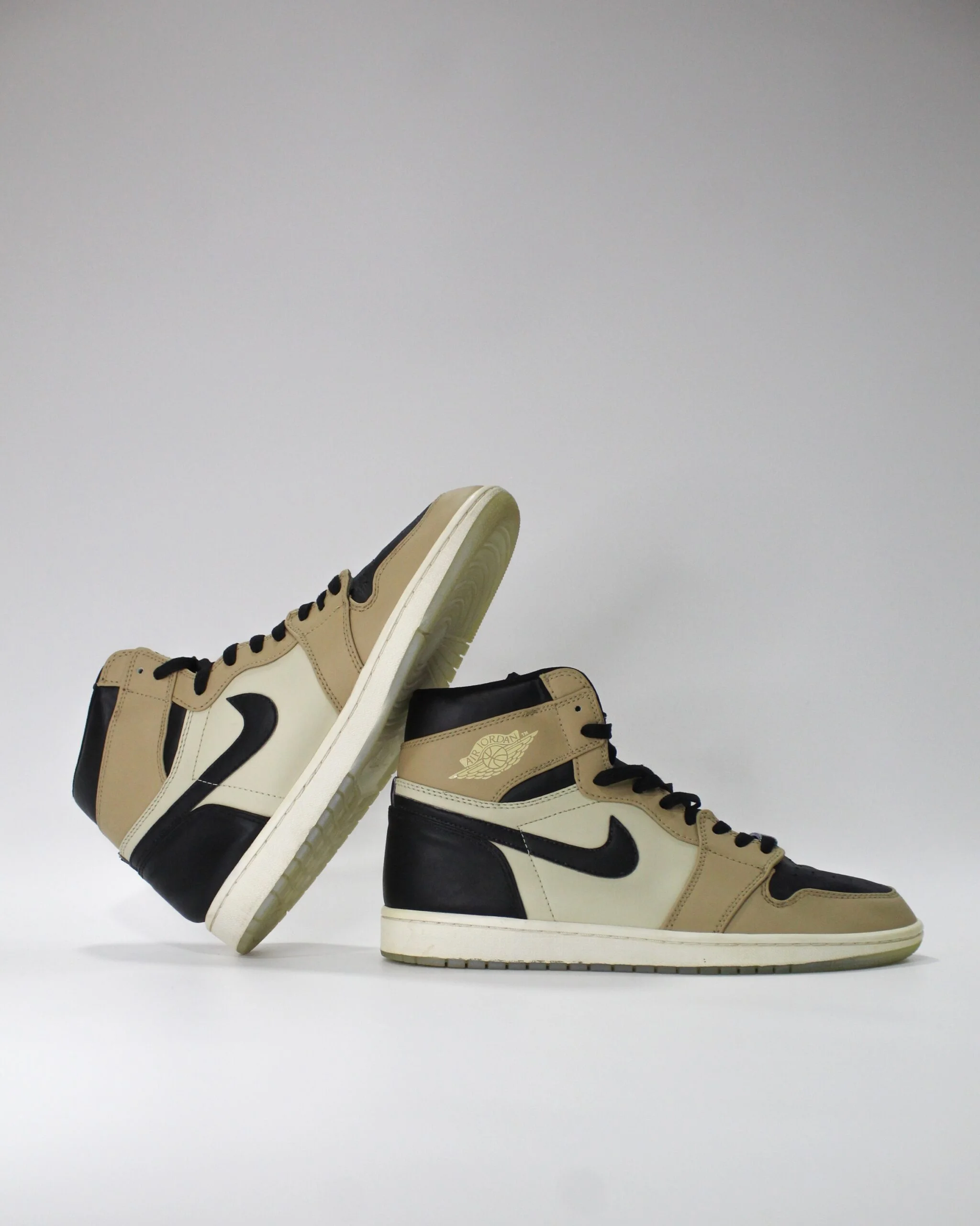 Nike Jordan1 Retro High Beige/Black