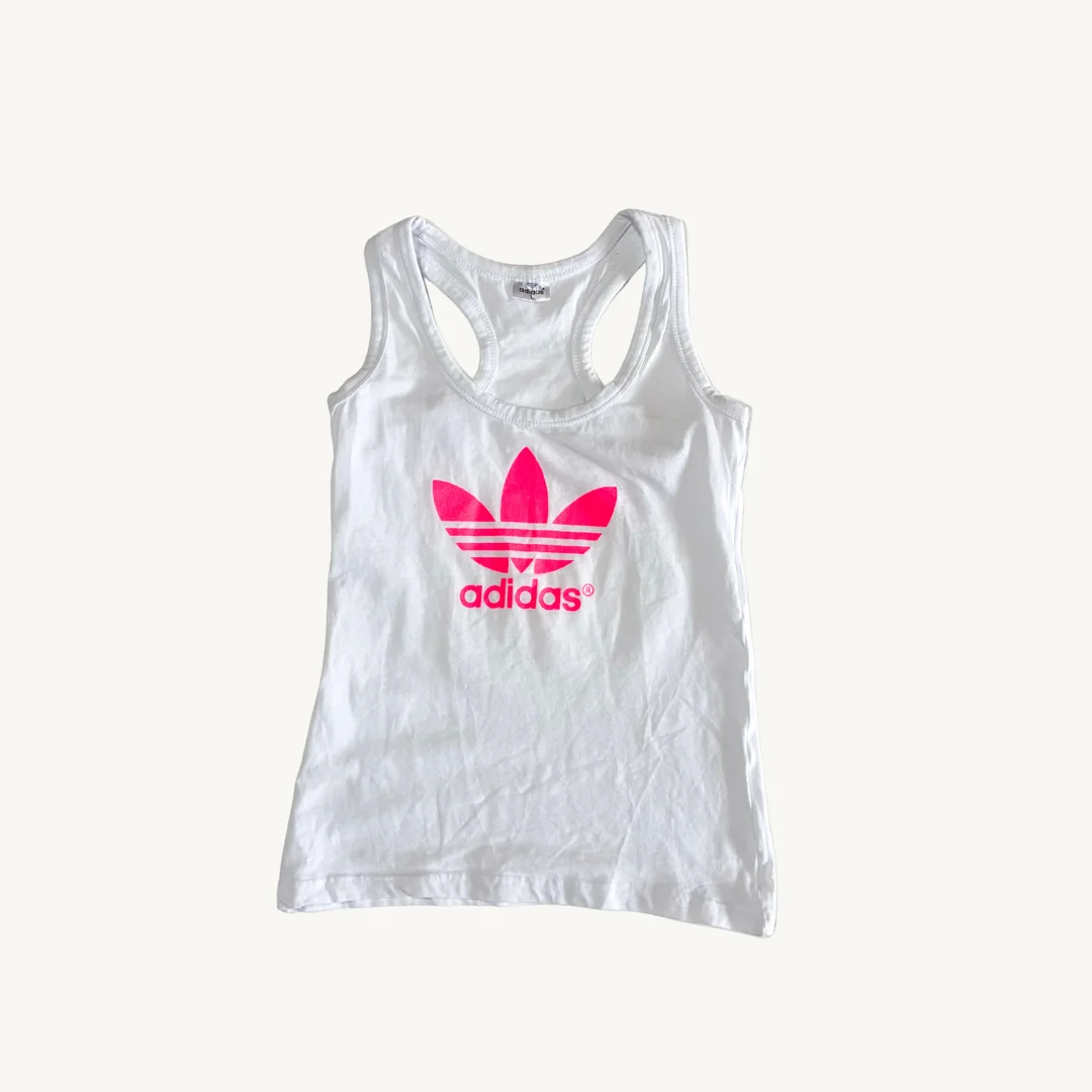 Polera Adidas Originals - Blanca con Logo Fucsia Neón