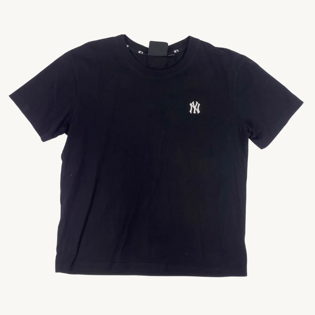 Polera MLB New York Yankees Logo Pequeño Negro