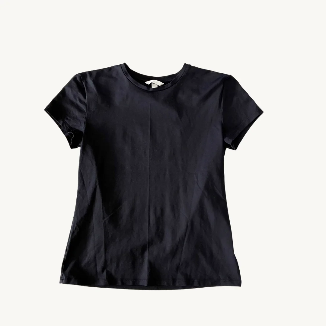 Polera Negra H&M - Cuello Redondo Clásico