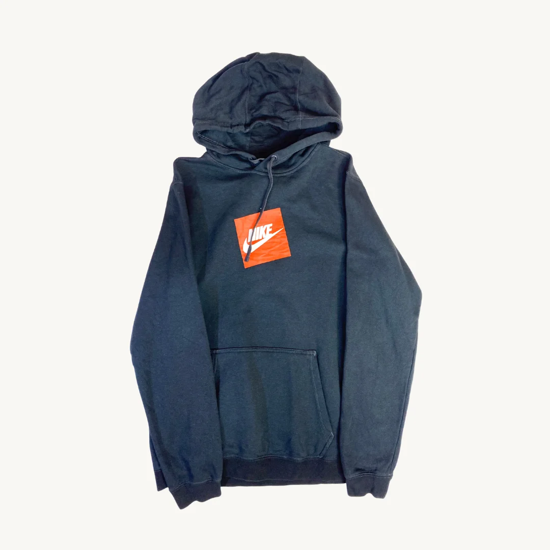 Poleron Nike con Capucha y Logo en Cuadrado Naranja