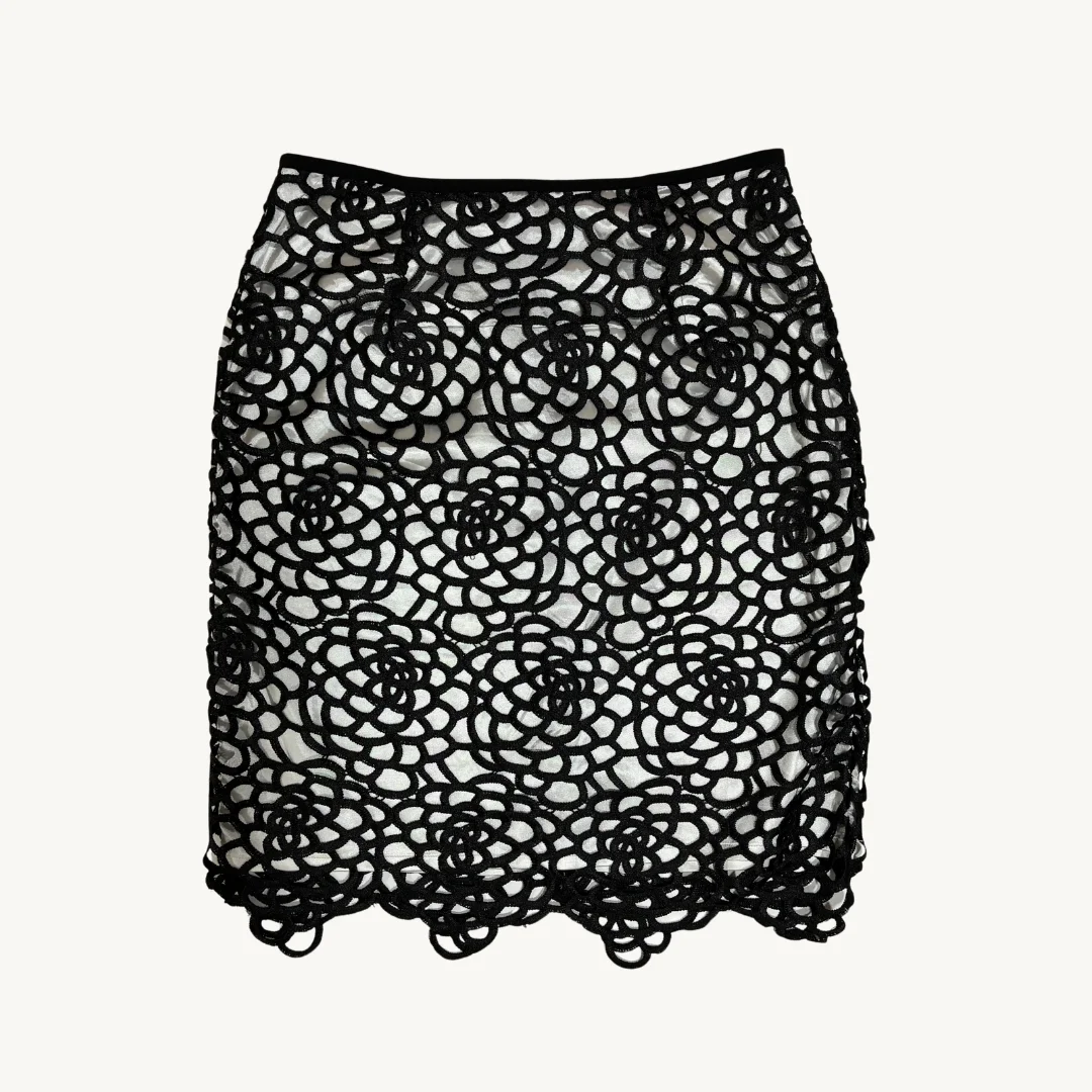 Falda Ashley Brooke - Calado Floral en Contraste